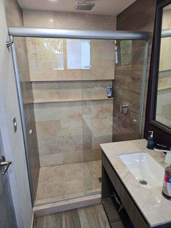 fabricación de canceles de baño en Acapulco
