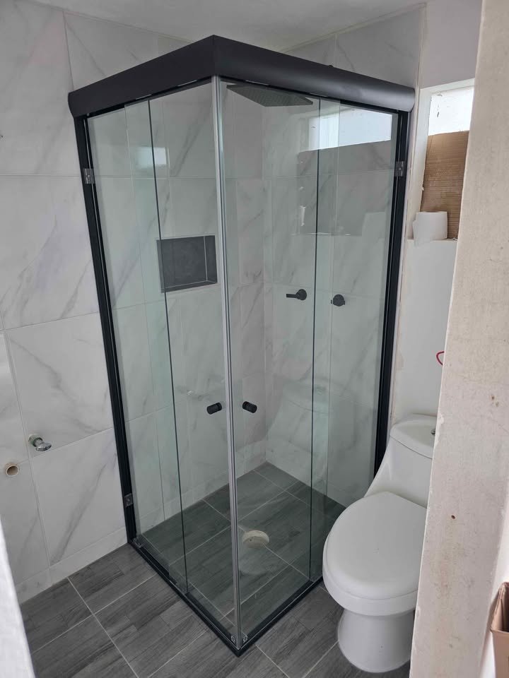 instalación de canceles de baño en Acapulco